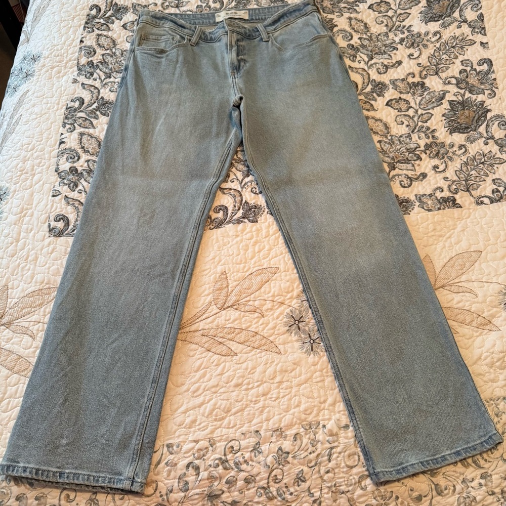 Hollister low rise relaxed straight jeans size 10